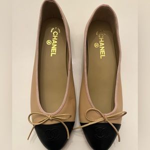 CHANEL Classic Beige / Black Ballet Flats 41C